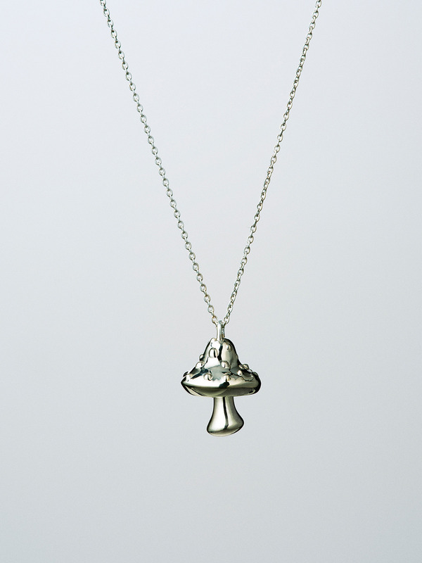 SMALL MUSHROOM CHARM NECKLACE