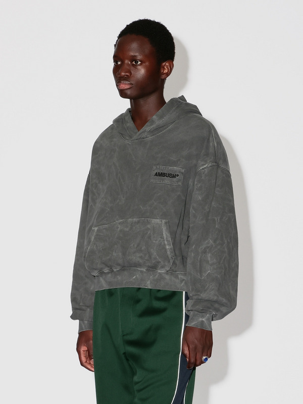 AMBUSH 猫耳 From neon-lit bowling alleys to the pulse of backstreets. A