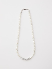 PEARL LETTER BLOCK NECKLACE 詳細画像
